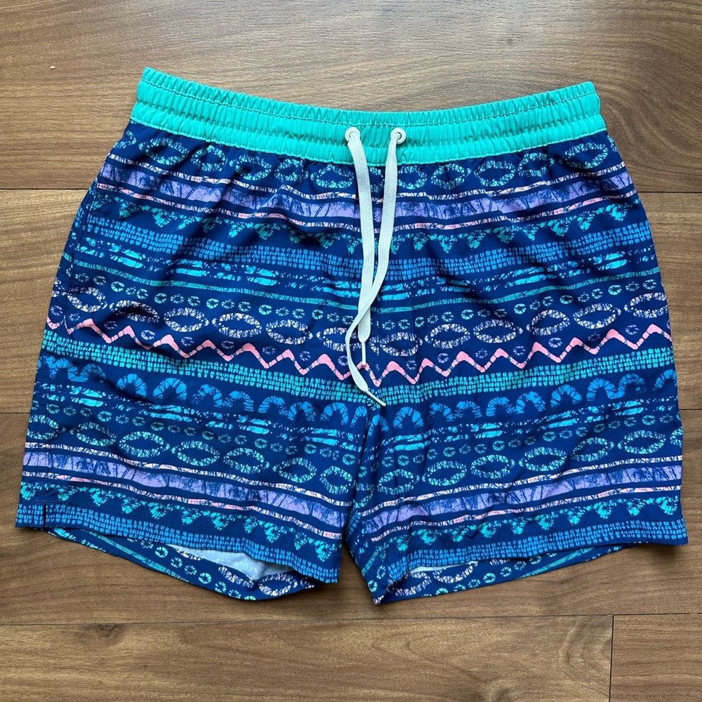 Chubbies - “The Favs” classic swim trunk - 5.5” - size Large - like new
